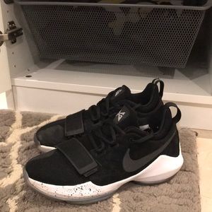 Paul George basketball shoes